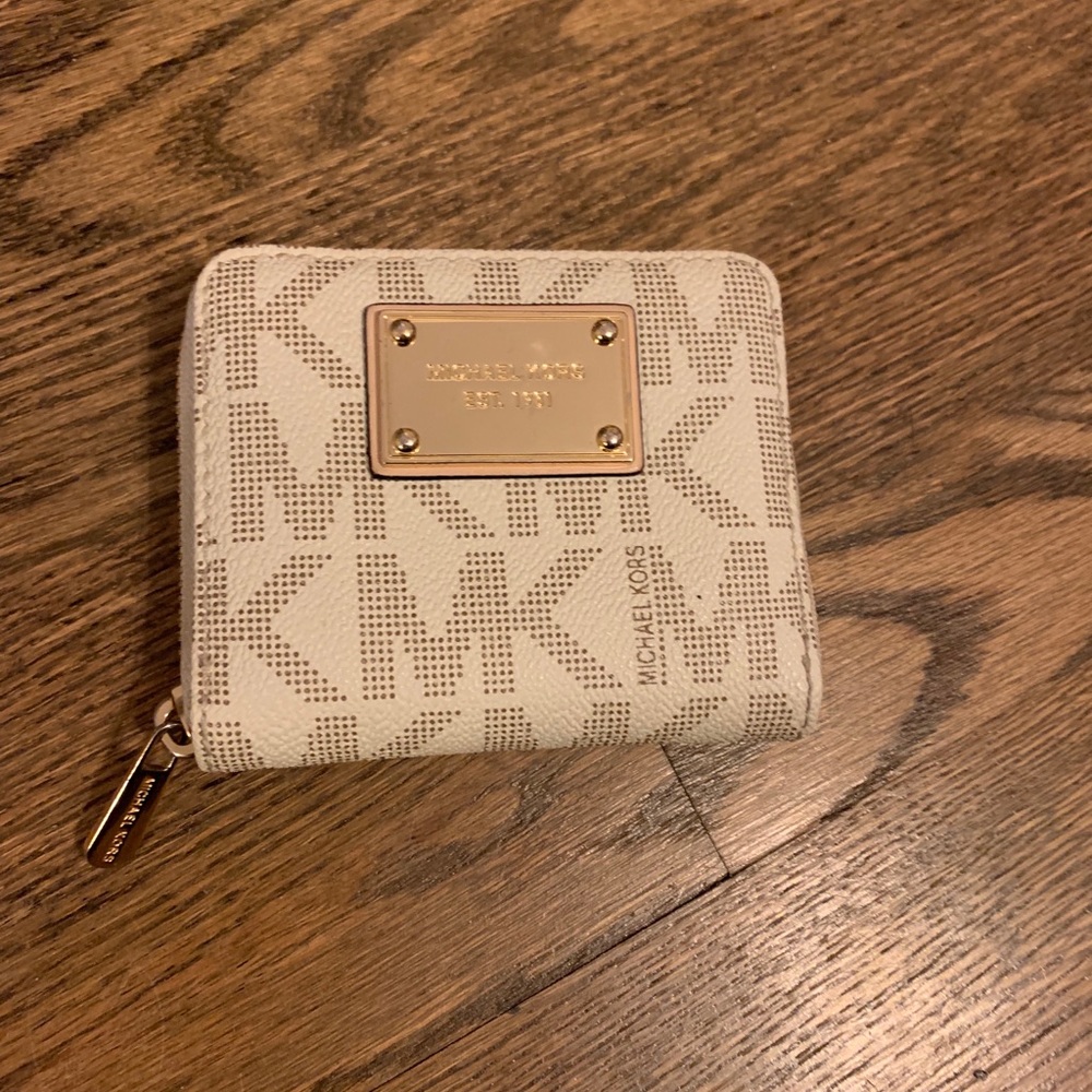 White Michael Kors zip wallet